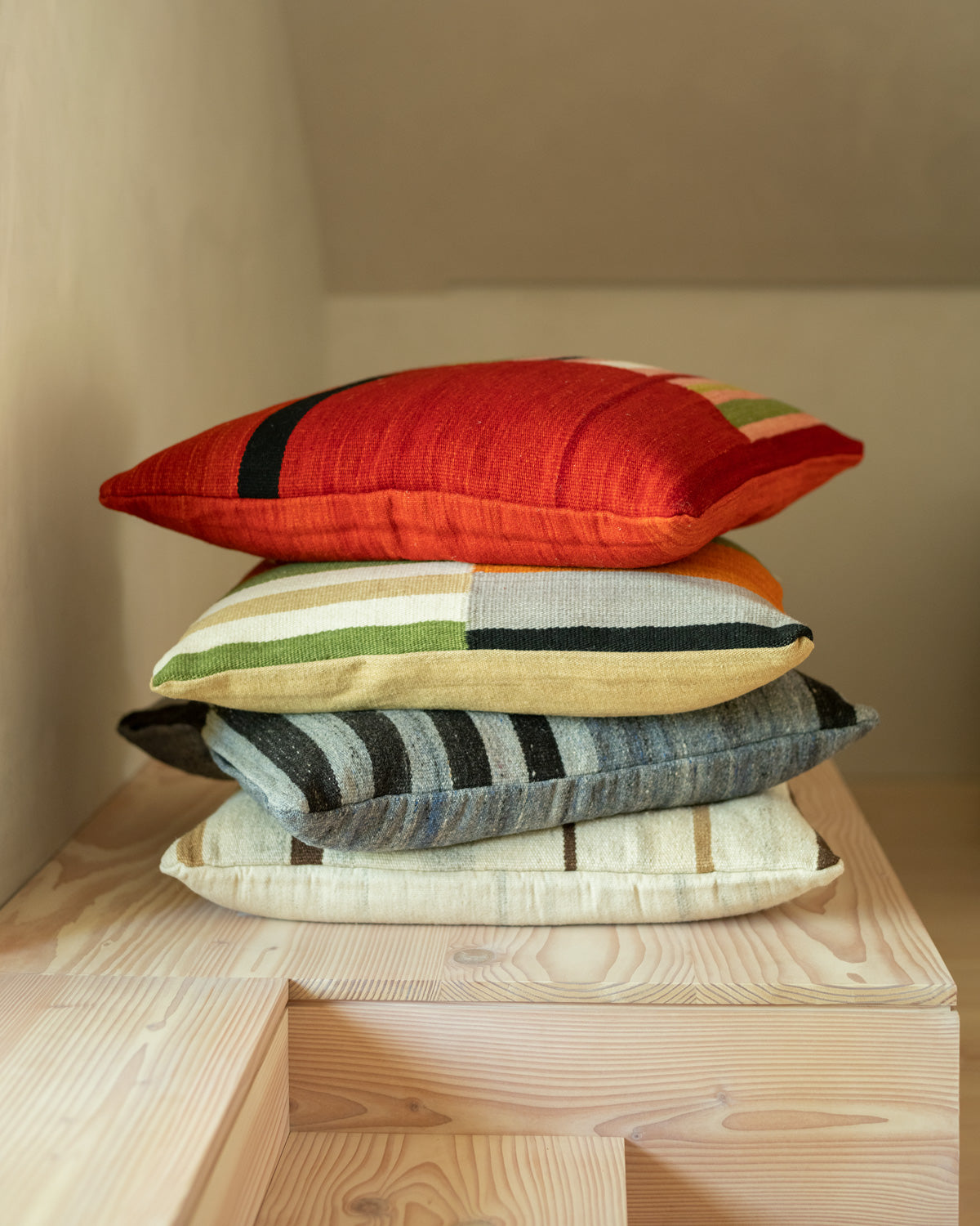 SNAIL XL Floor Pillow