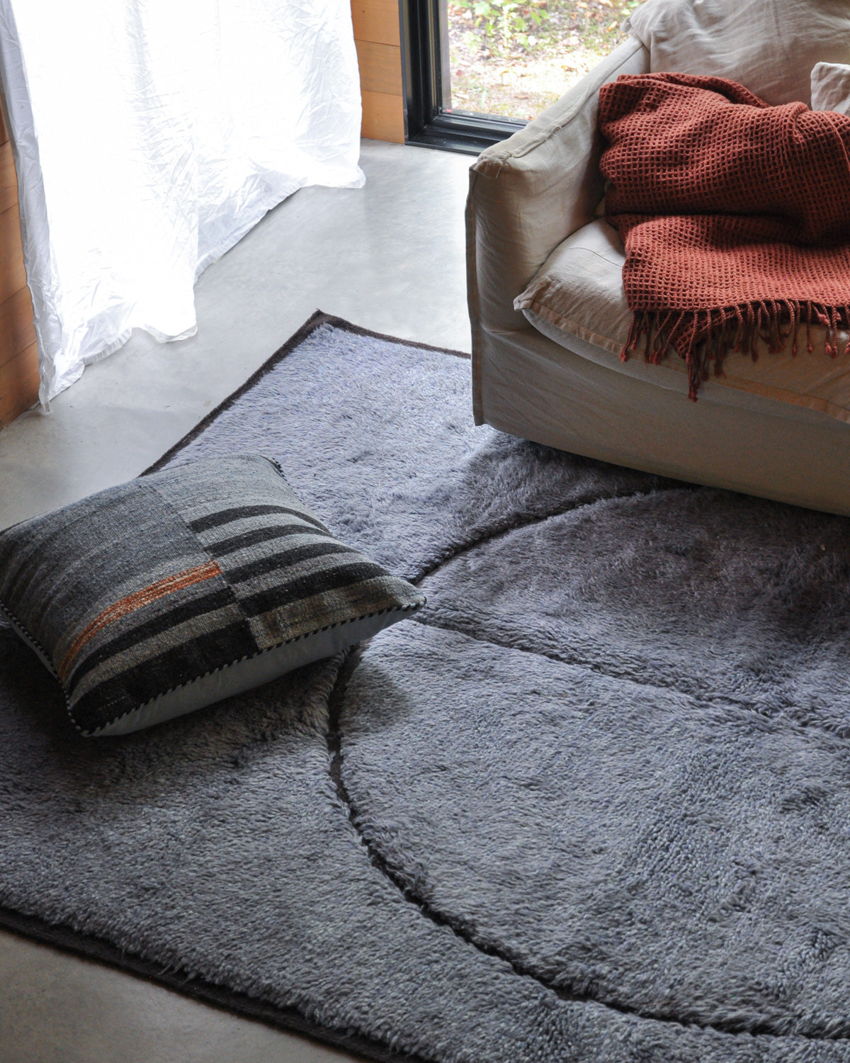 RAIN XL Floor Pillow - with edge detail