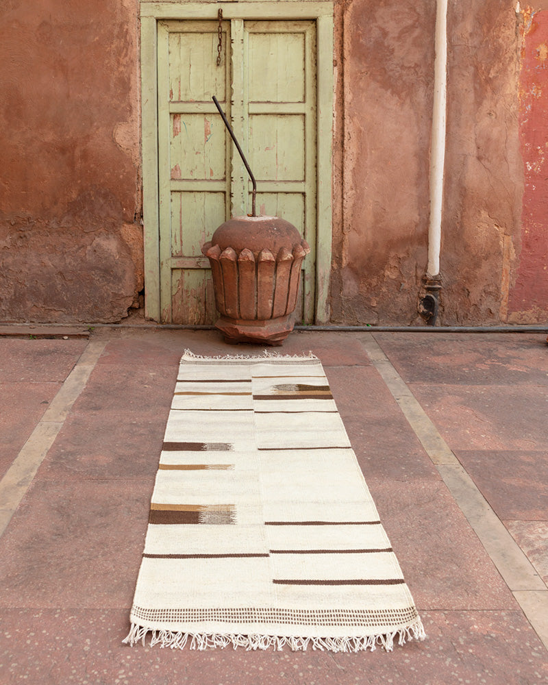 Flat woven runner 